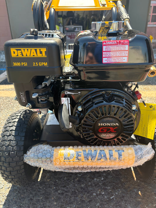 Dewalt 3600 PSI 2.5 GPM Honda GX200 Gas Pressure Washer