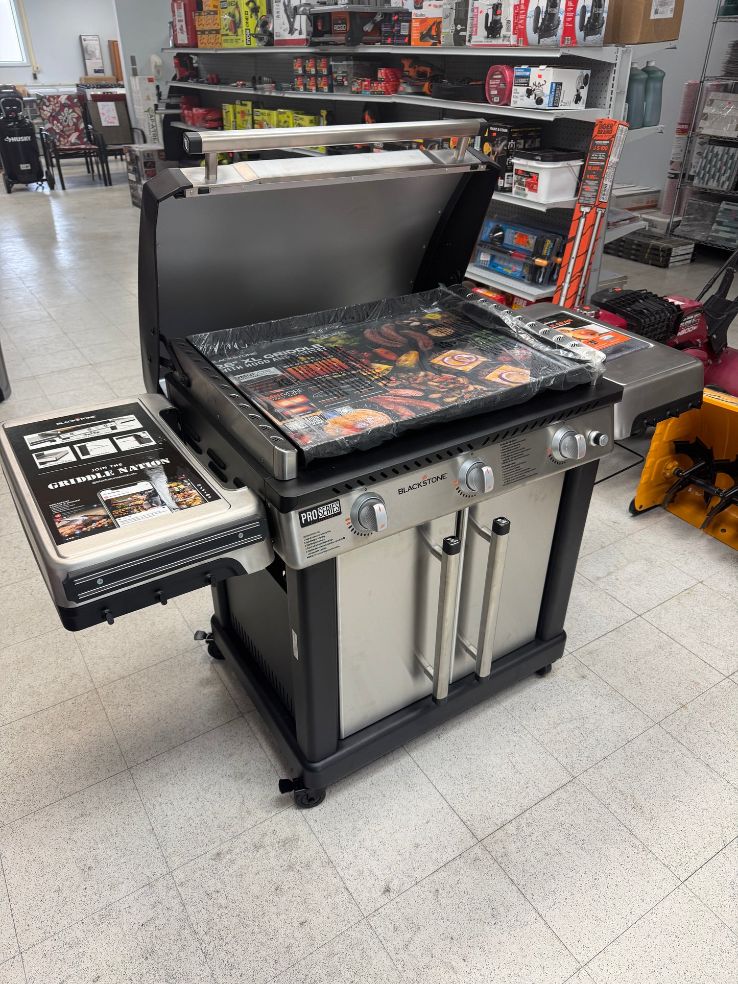Blackstone Pro Series 28” Stainless Steel XL 3-Burner Propane Gas Griddle
