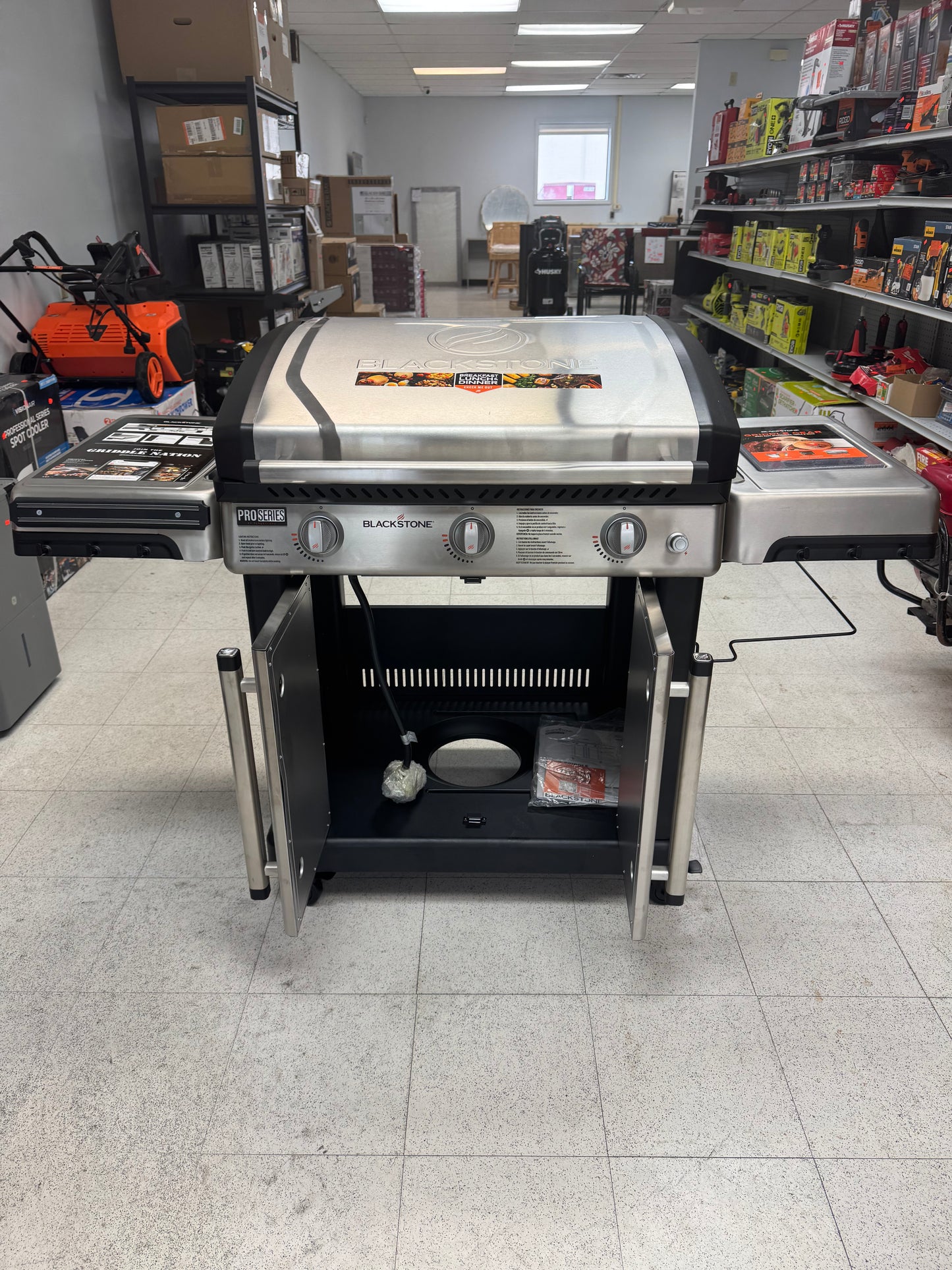Blackstone Pro Series 28” Stainless Steel XL 3-Burner Propane Gas Griddle
