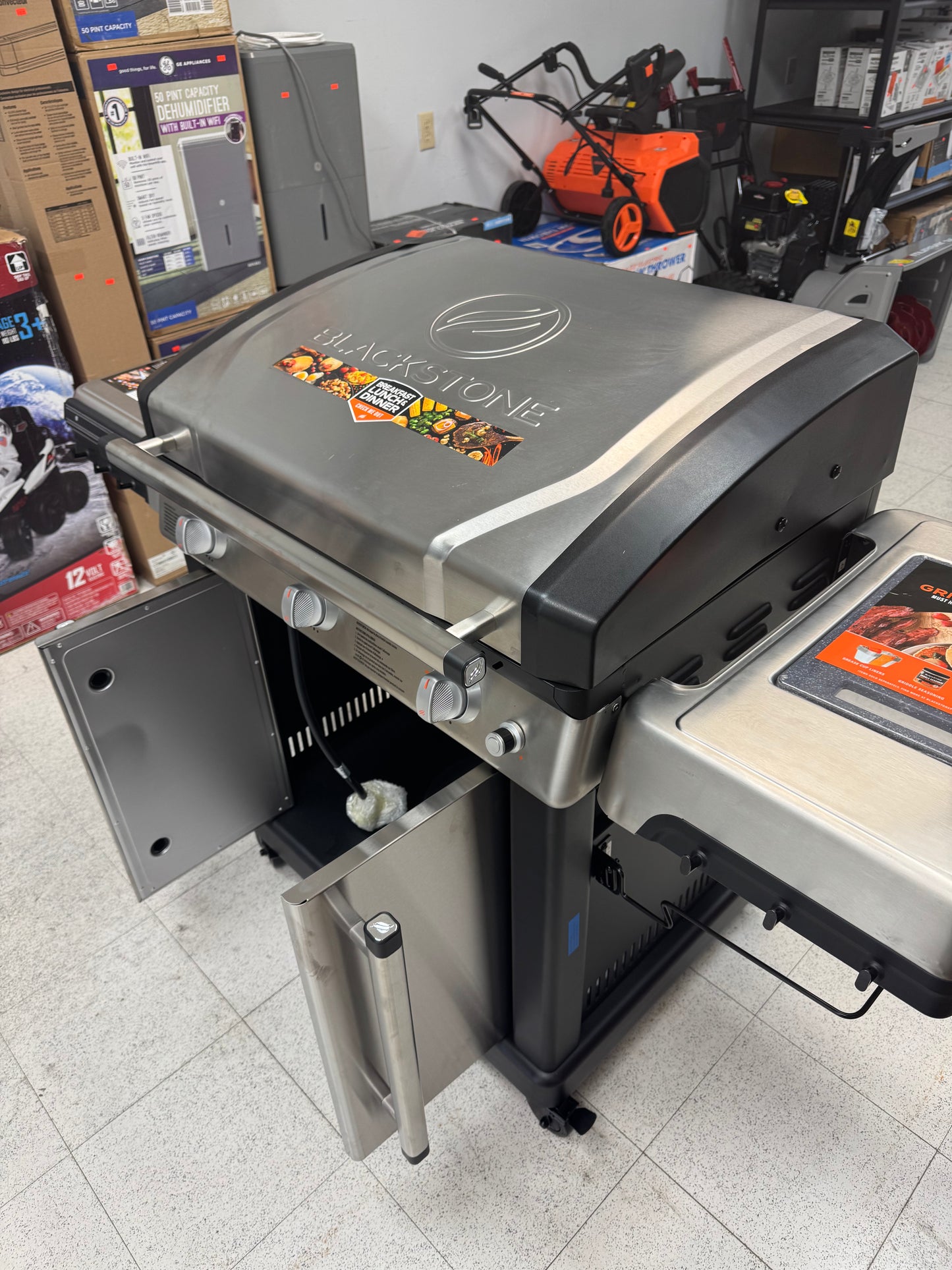 Blackstone Pro Series 28” Stainless Steel XL 3-Burner Propane Gas Griddle