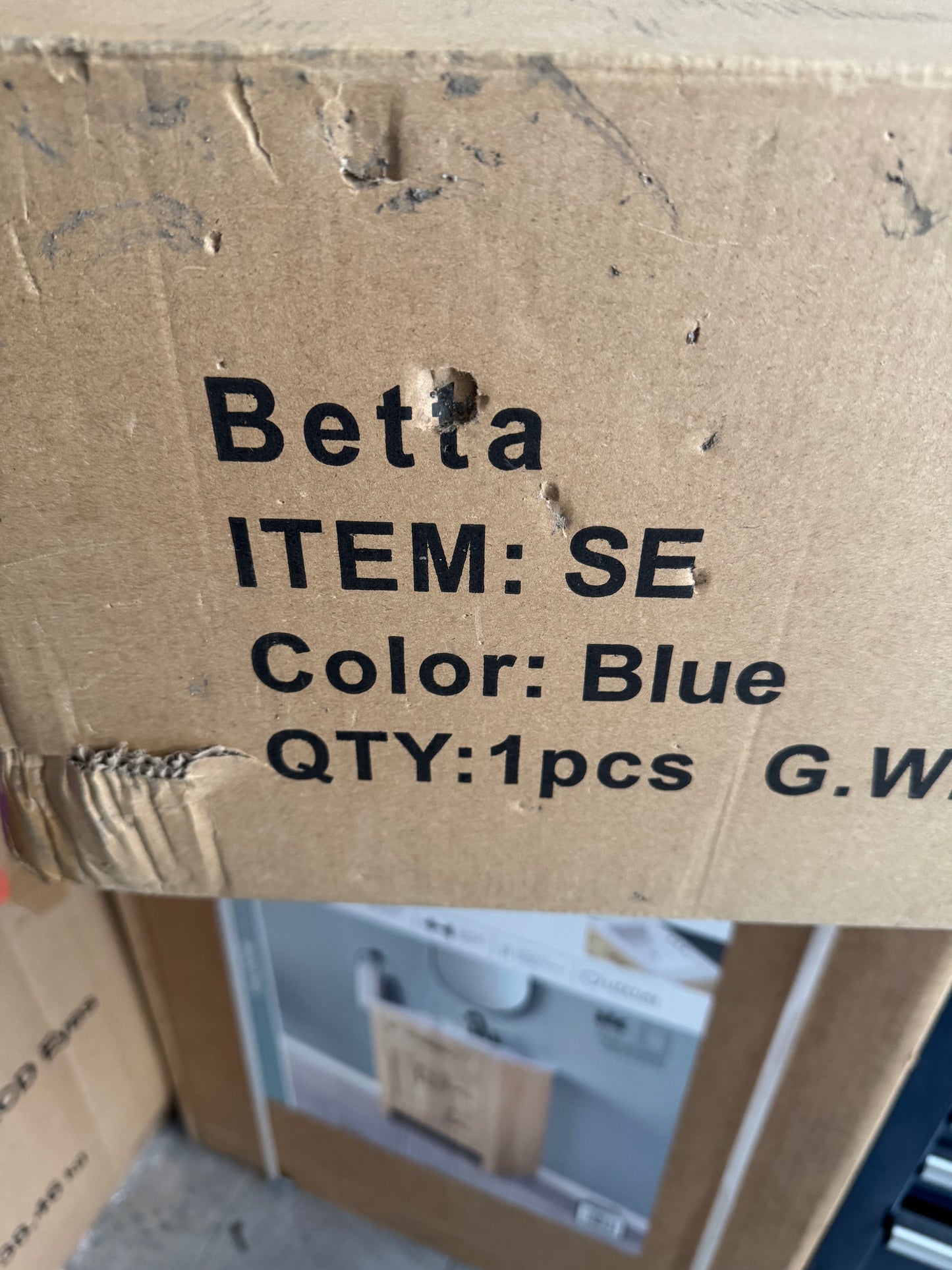 Betta SE Solar Powered Auto Robotic Pool Vacuum Skimmer Cleaner