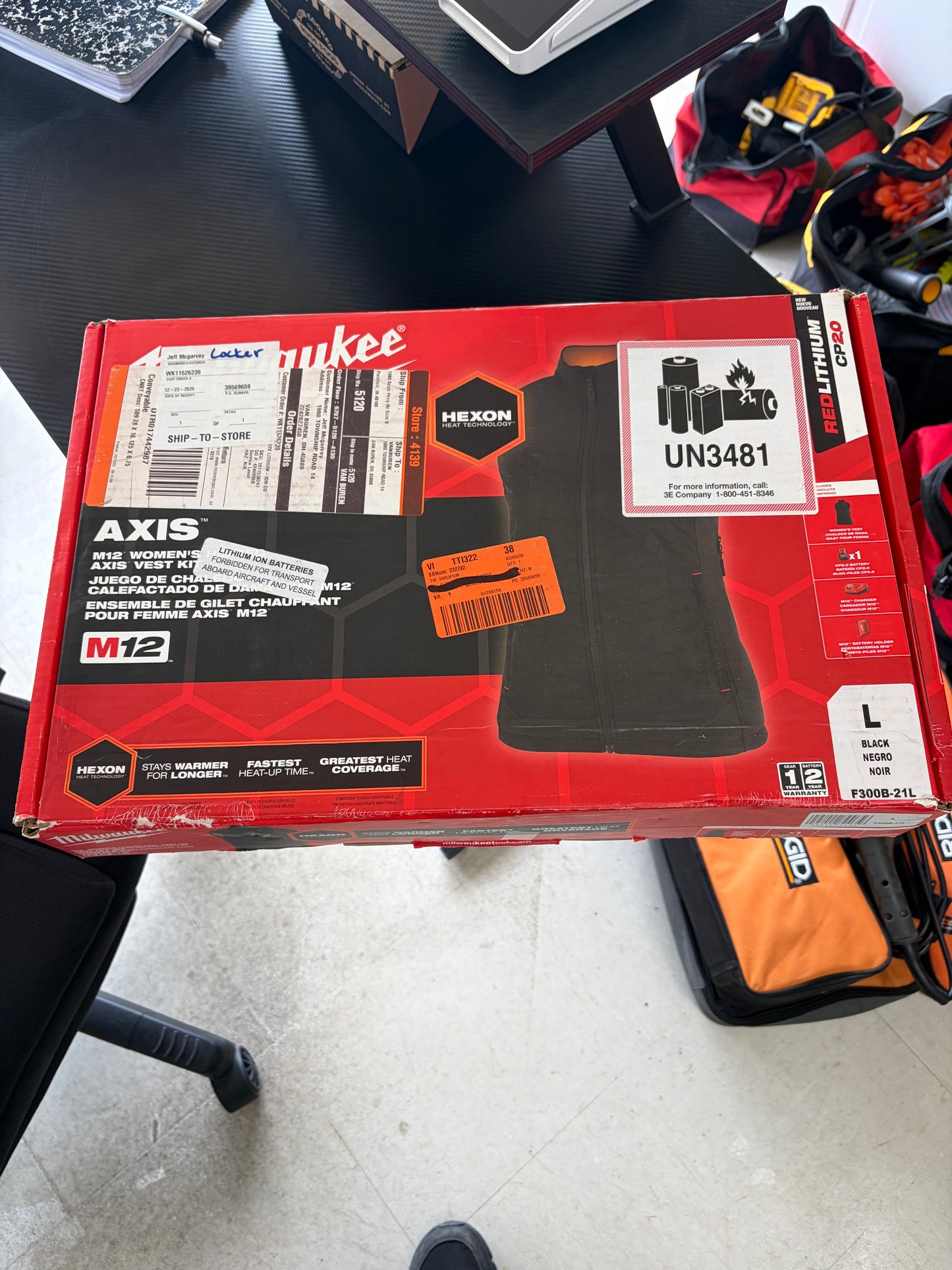 Milwaukee M12 Women’s Large Axis Black Heated Vest Kit
