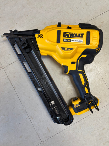 Dewalt 20v Max XR 15G Angled Finish Nailer (Tool Only)