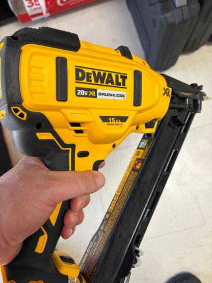 Dewalt 20v Max XR 15G Angled Finish Nailer (Tool Only)
