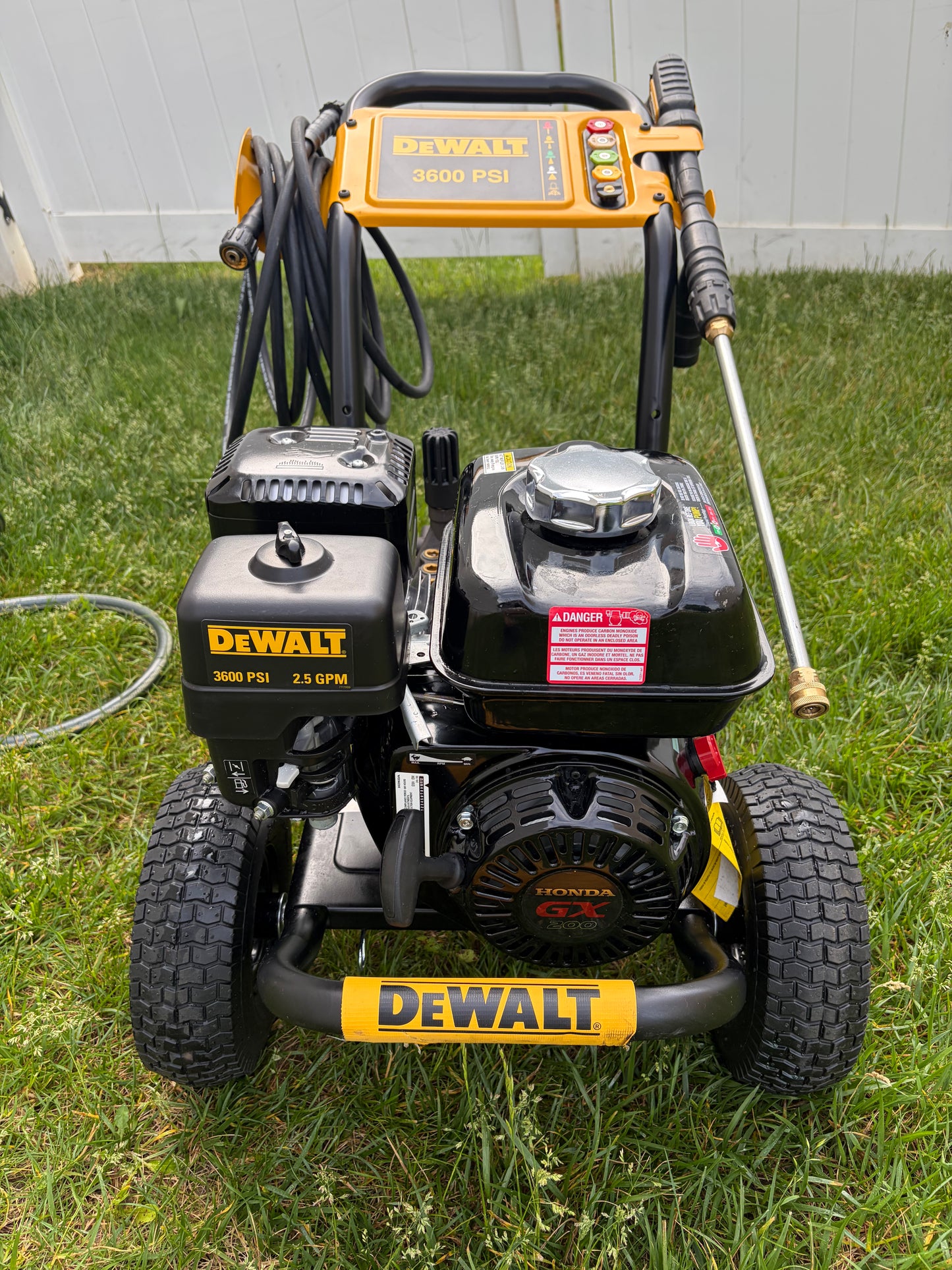 Dewalt 3600 PSI 2.5 GPM Honda GX200 Gas Pressure Washer