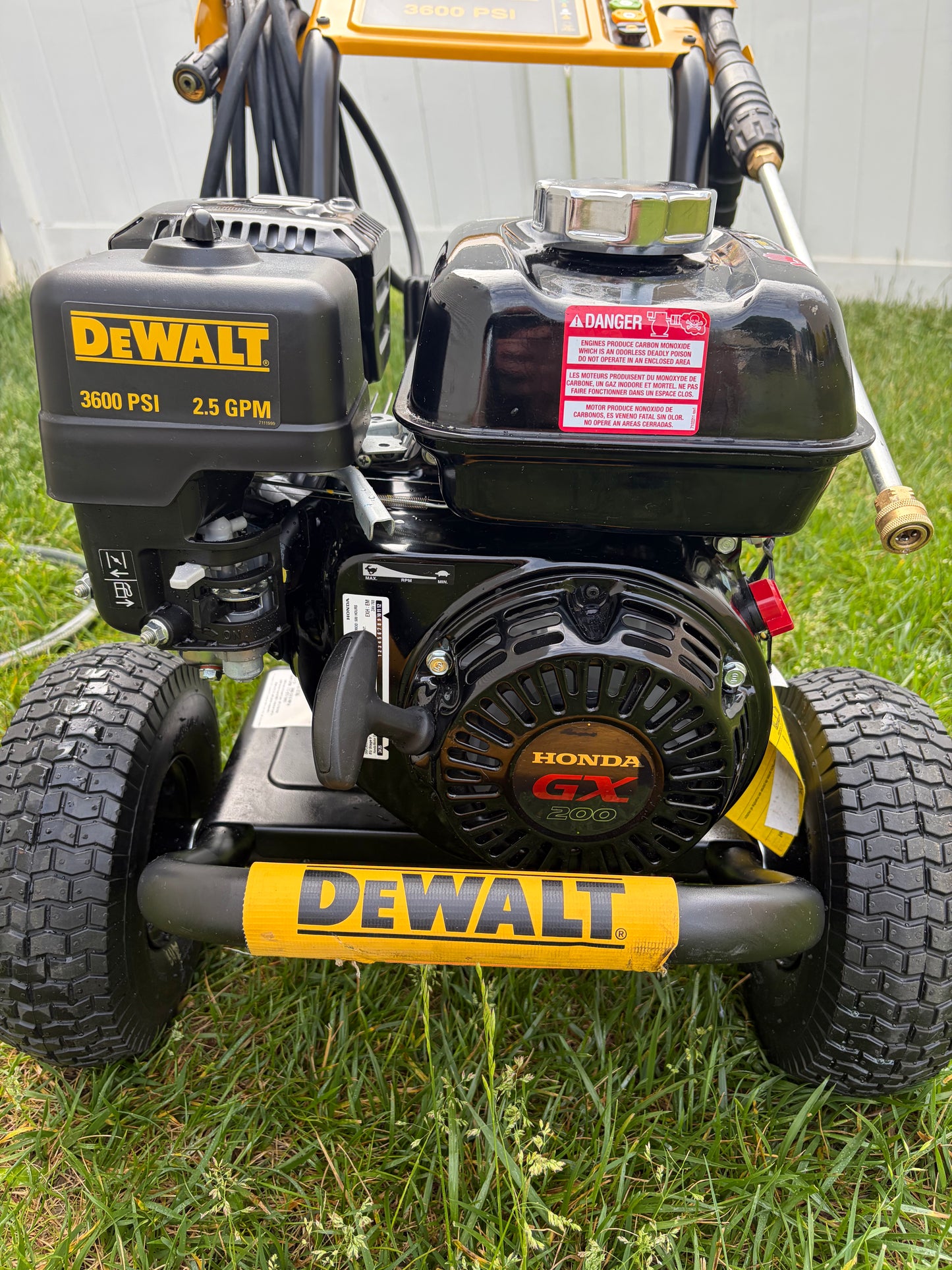 Dewalt 3600 PSI 2.5 GPM Honda GX200 Gas Pressure Washer