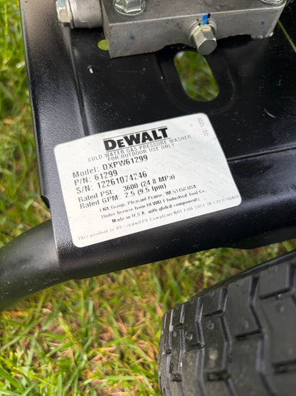 Dewalt 3600 PSI 2.5 GPM Honda GX200 Gas Pressure Washer