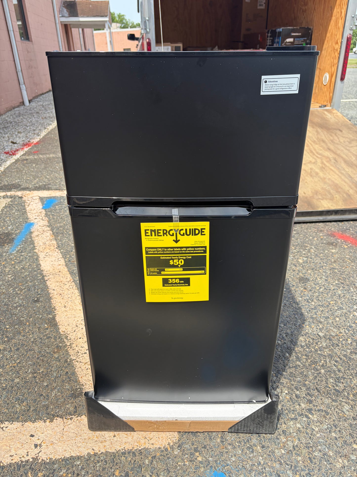 Simzlife 19” 3.2 cu ft Top Freezer Mini Fridge