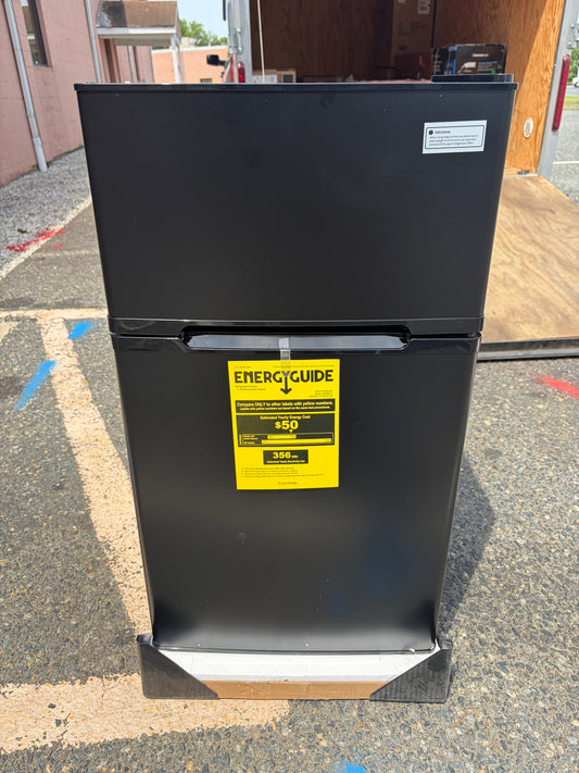 Simzlife 19” 3.2 cu ft Top Freezer Mini Fridge