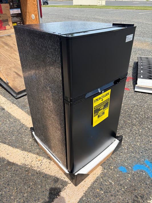 Simzlife 19” 3.2 cu ft Top Freezer Mini Fridge