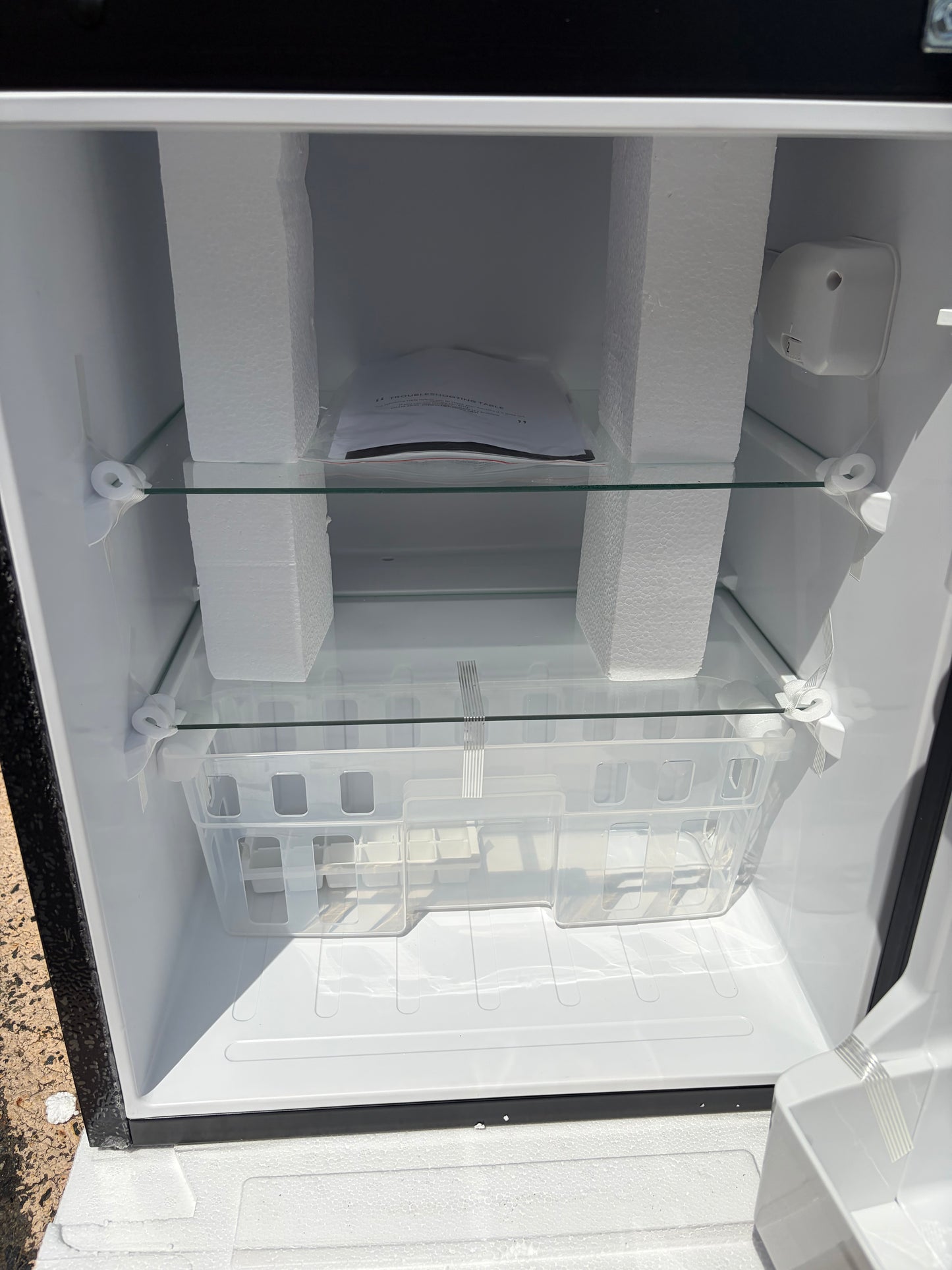 Simzlife 19” 3.2 cu ft Top Freezer Mini Fridge