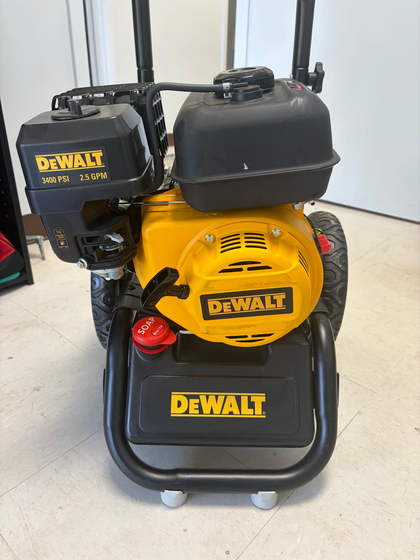 Dewalt 3400 PSI 2.5 GPM 208cc Gas Pressure Washer