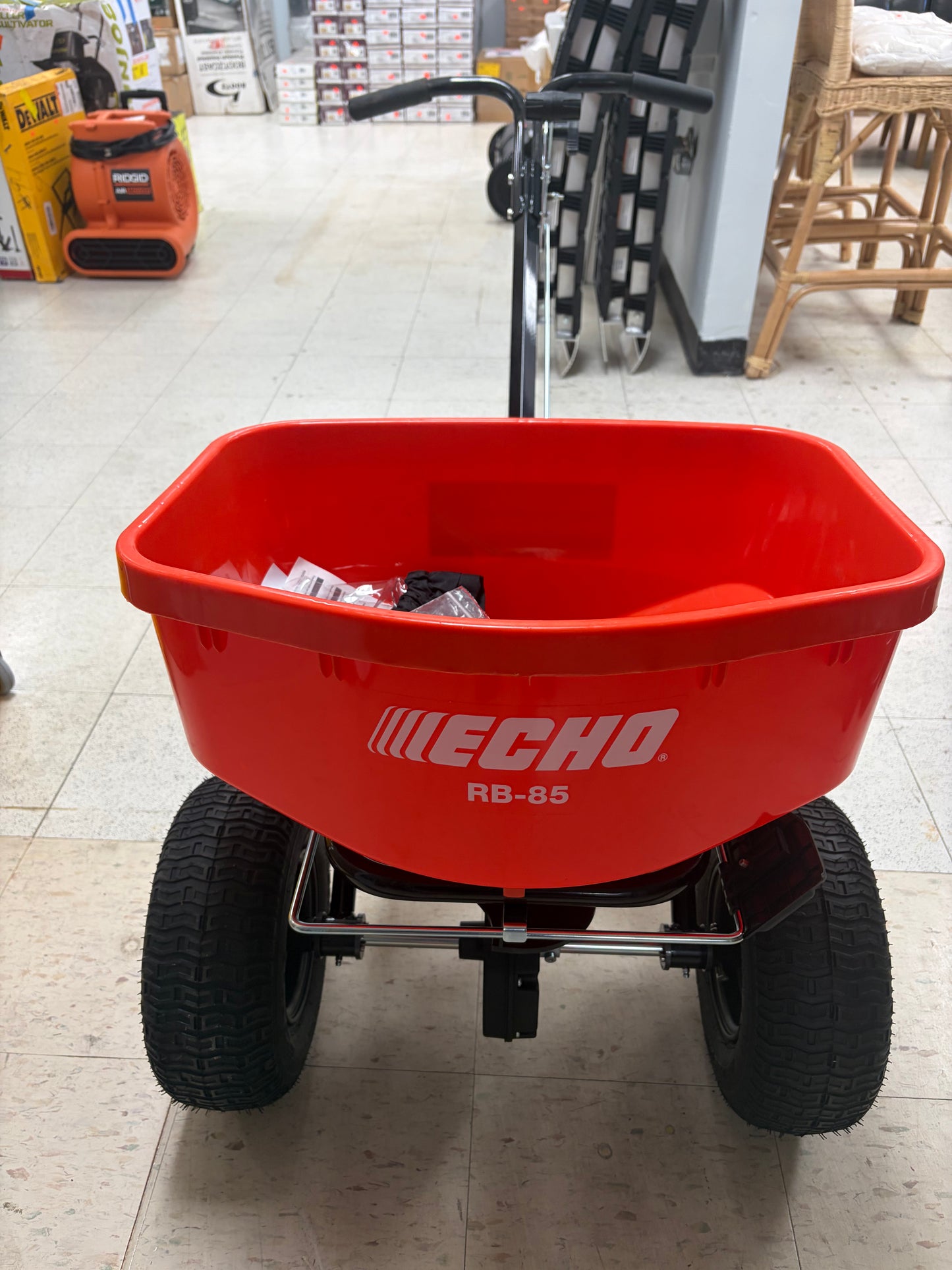 Echo 85lbs Capacity Professional Push Broadcast Spreader