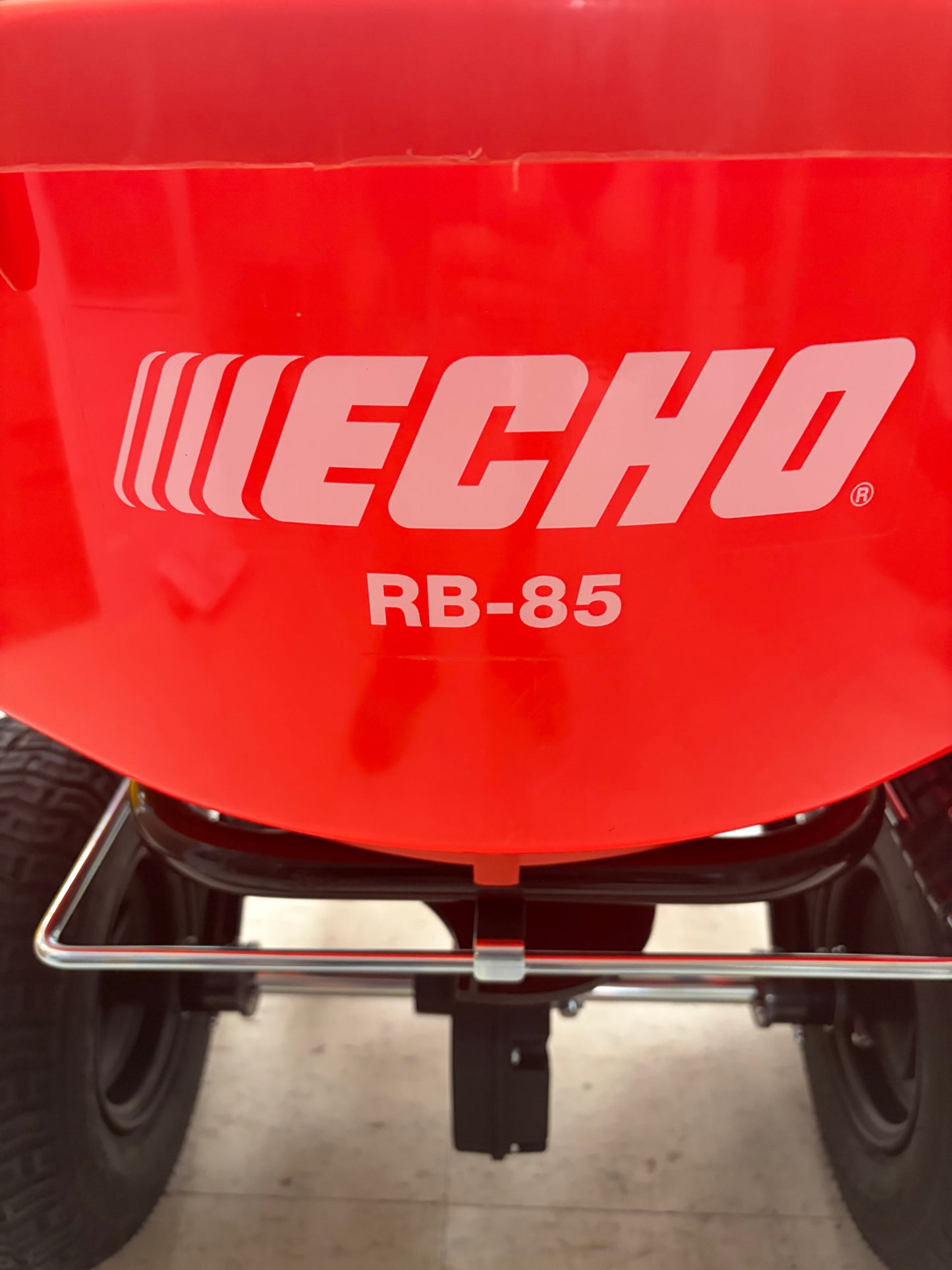 Echo 85lbs Capacity Professional Push Broadcast Spreader