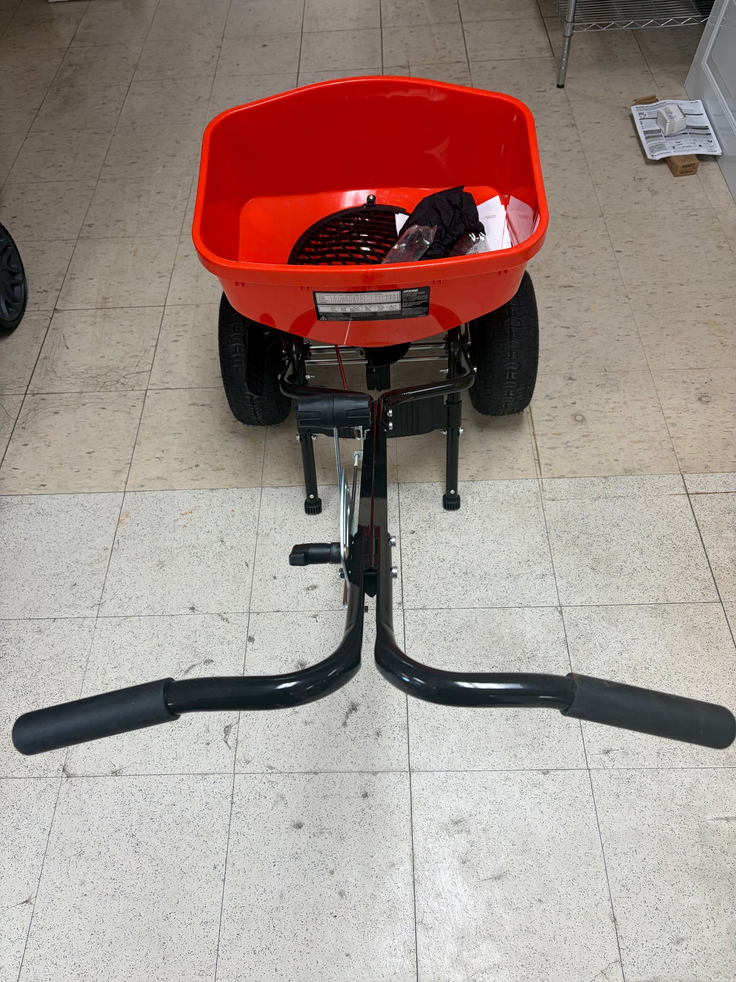 Echo 85lbs Capacity Professional Push Broadcast Spreader