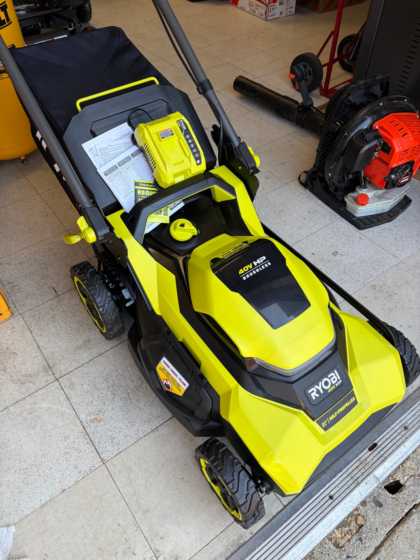 Ryobi 40v HP Brushless 21” RWD Self Propelled Lawn Mower Kit