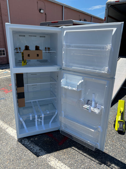 Vissani 18.1 cu ft Top Freezer Refrigerator