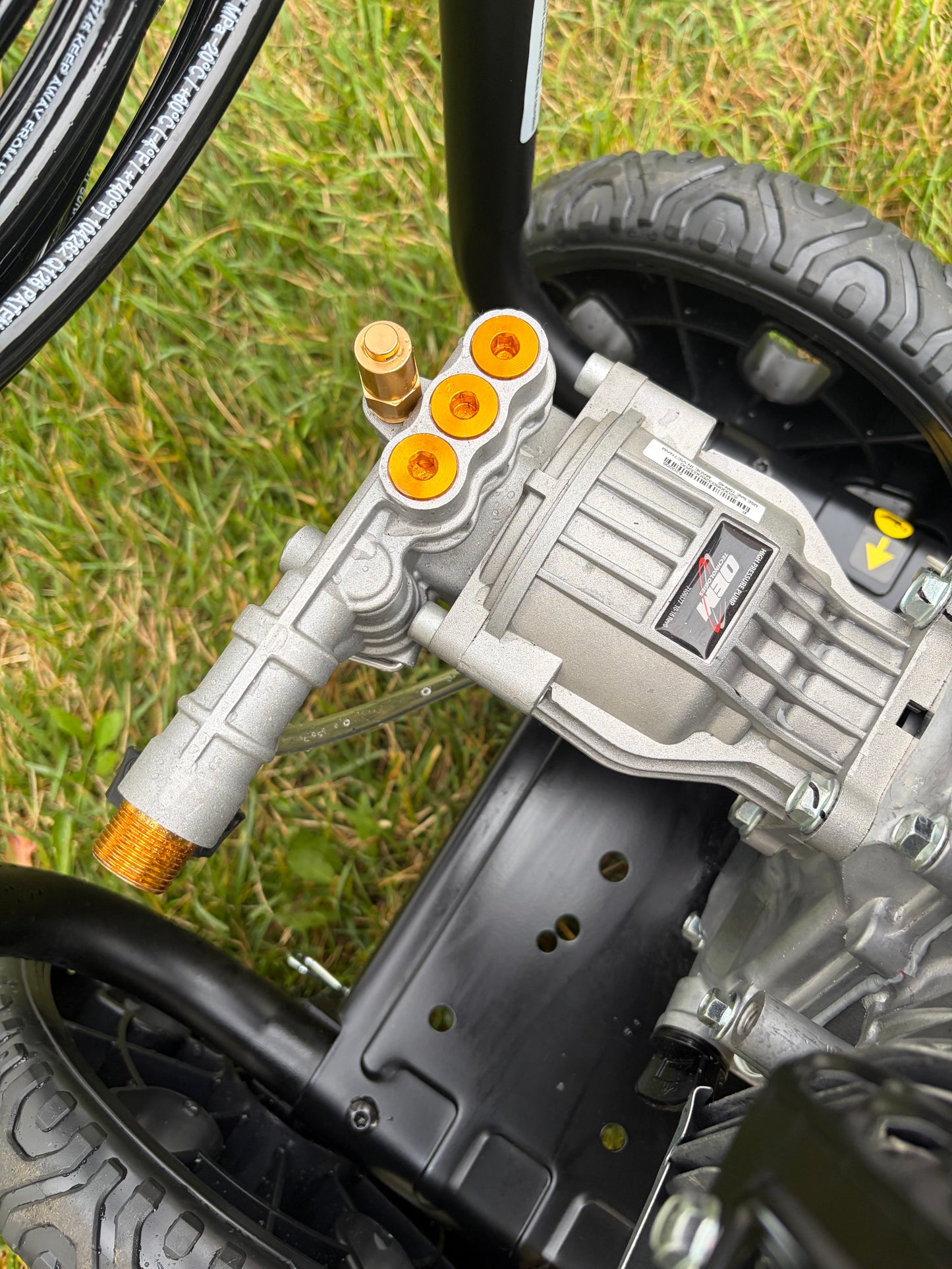 Dewalt 3400 PSI 2.5 GPM 208cc Gas Pressure Washer