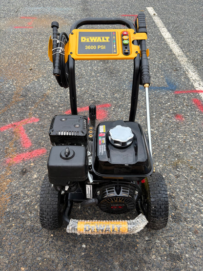 Dewalt 3600 PSI 2.5 GPM Honda GX200 Gas Pressure Washer