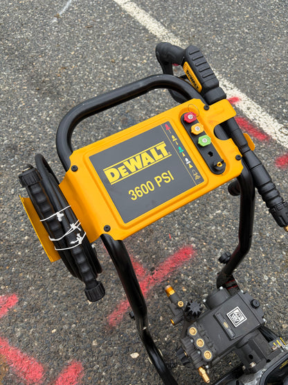 Dewalt 3600 PSI 2.5 GPM Honda GX200 Gas Pressure Washer