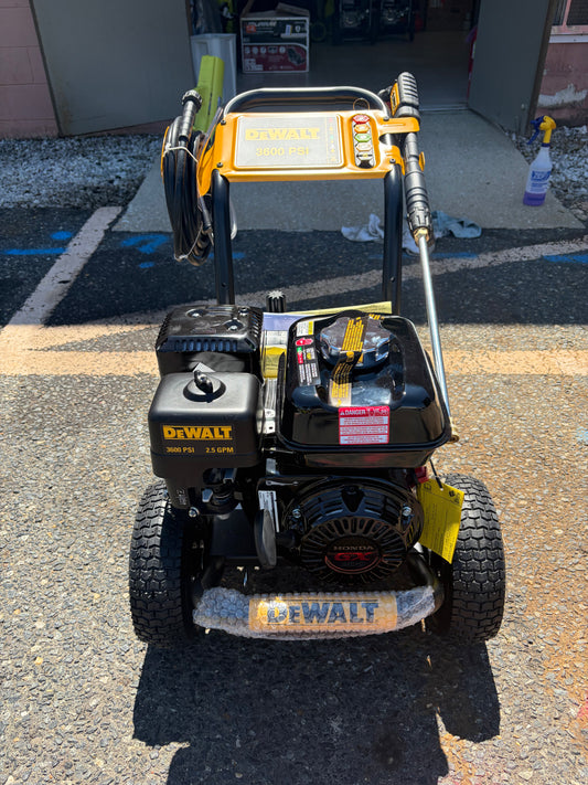 Dewalt 3600 PSI 2.5 GPM Honda GX200 Gas Pressure Washer