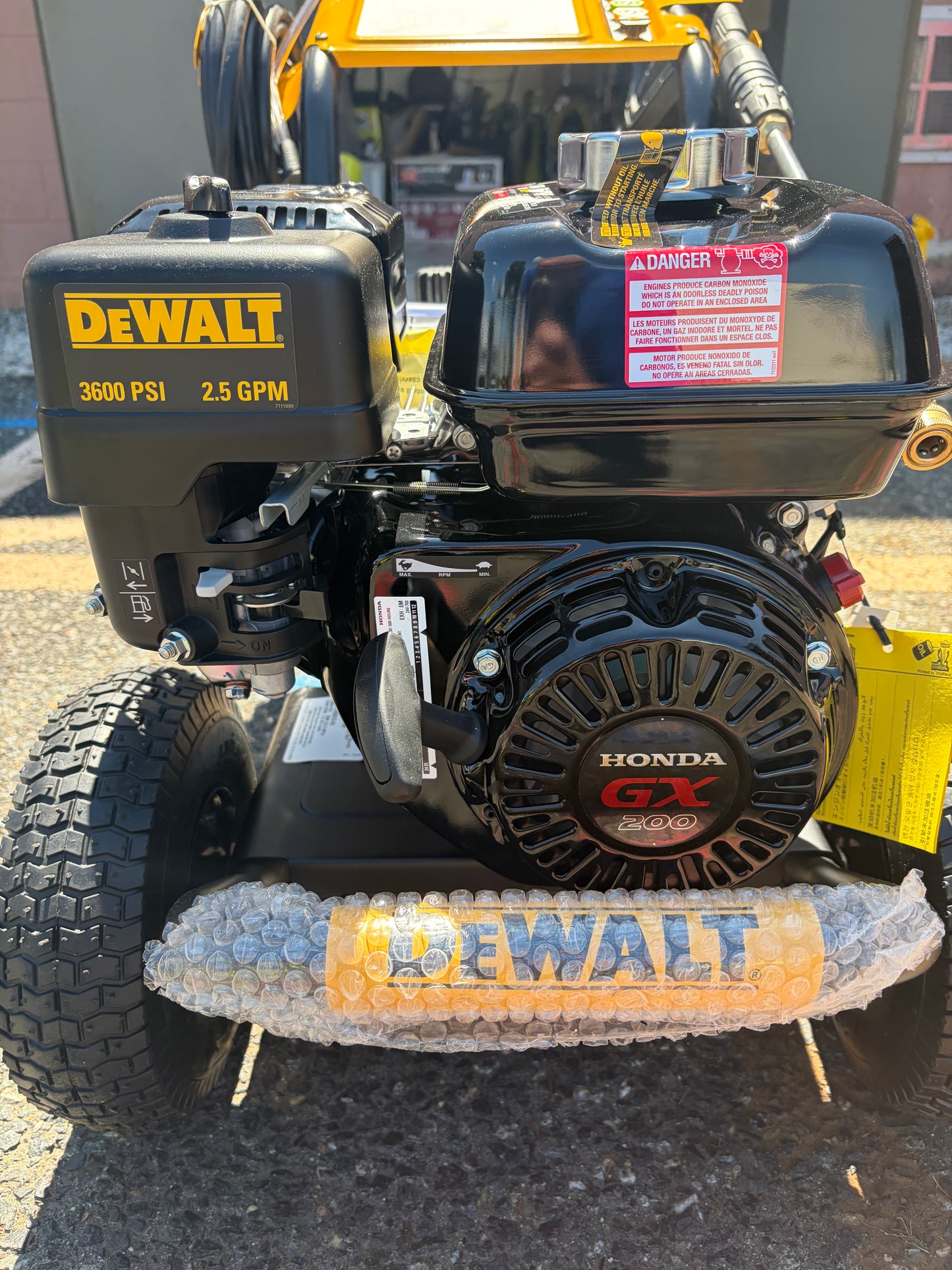 Dewalt 3600 PSI 2.5 GPM Honda GX200 Gas Pressure Washer