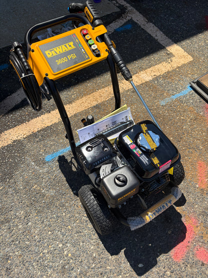 Dewalt 3600 PSI 2.5 GPM Honda GX200 Gas Pressure Washer
